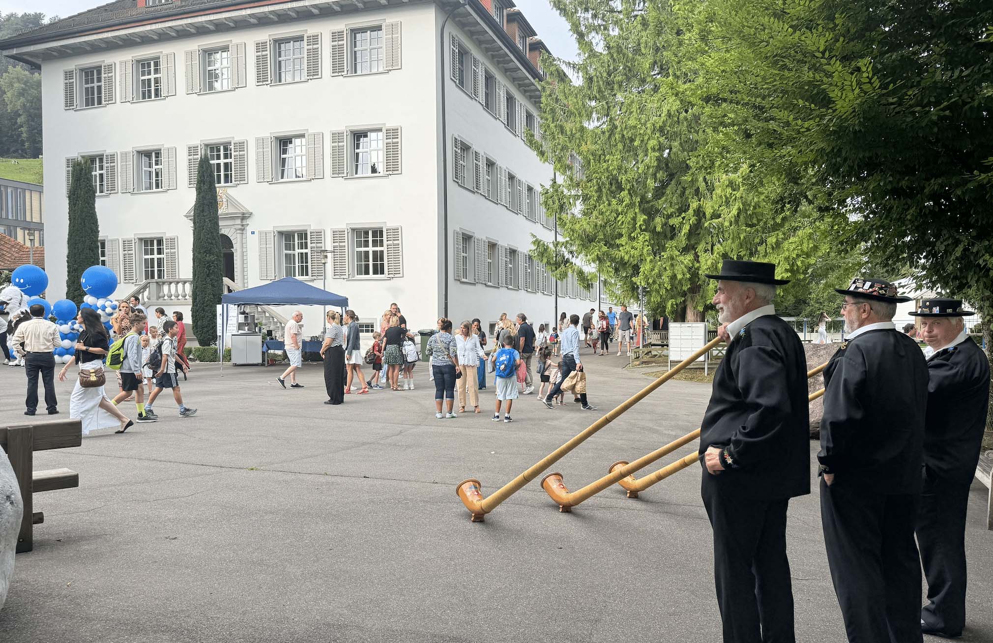alpine horns at zug campus