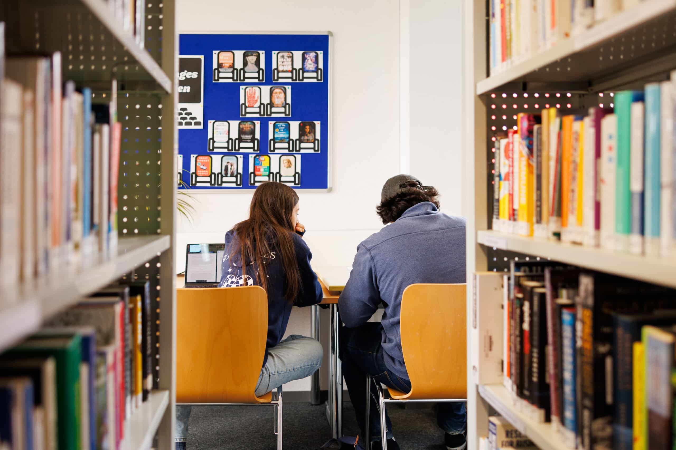 ISZL students reading books together