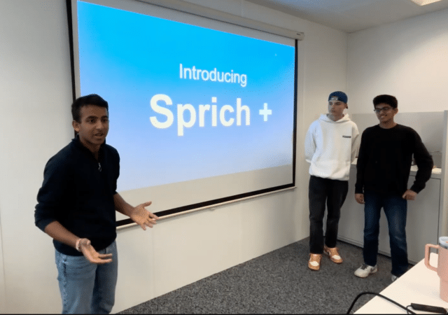 high school students pitching language app sprich+ in a classroom